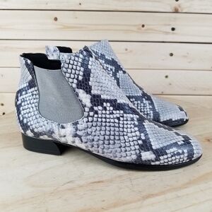 MUNRO 5.5 US Cate Chelsea Ankle Boots Grey Snake Print Leather Booties Side Zip